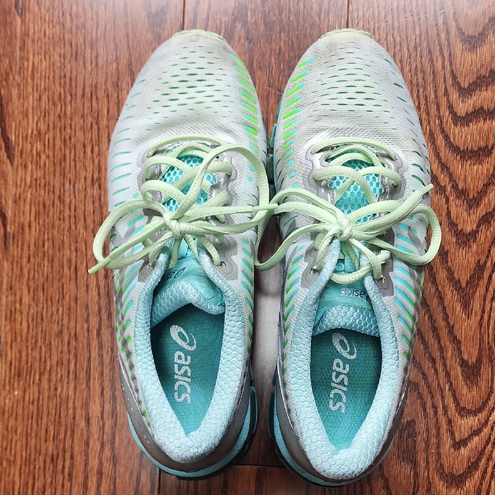 Women's Asics Quantum 360 Running Shoe. Size 7.5
